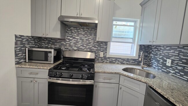 176 Bartholdi Ave Unidad 2
