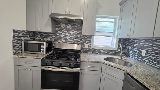 Photo - 176 Bartholdi Ave Unit 2