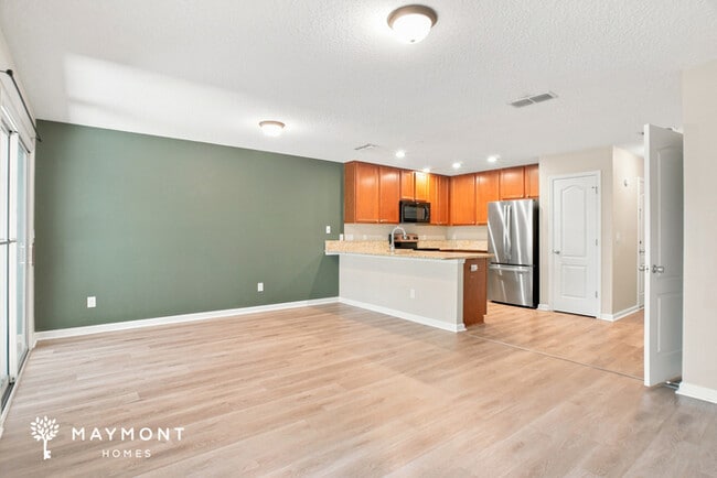 Photo - 438 Walnut Dr