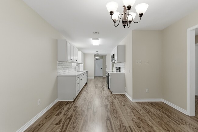 Building Photo - 445 Longmeadow Dr