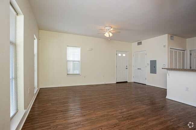 1BR, 1BA - 731SF