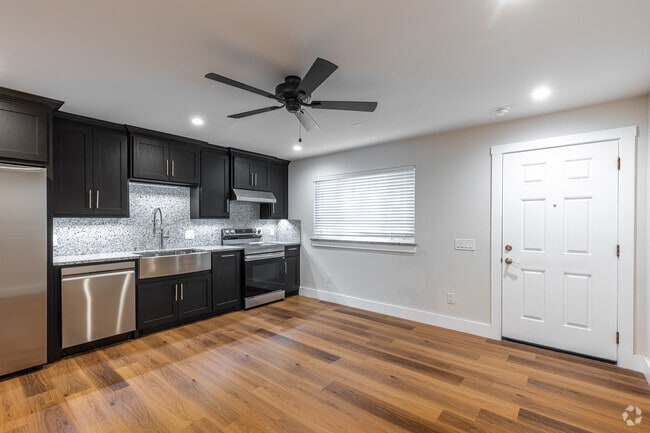 1BR, 1BA - 450SF - Living Room - Courthouse Apartments