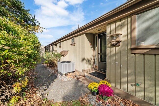 Photo - 21 Heritage Vlg