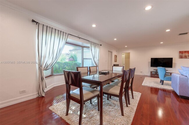 Photo - 740 Ridgewood Ln