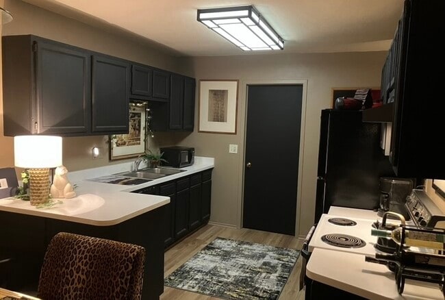 Photo - 6431 Deerhurst Dr Unit 000