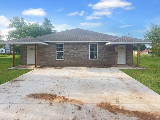 Building Photo - 805 SW Summit Ave Rental