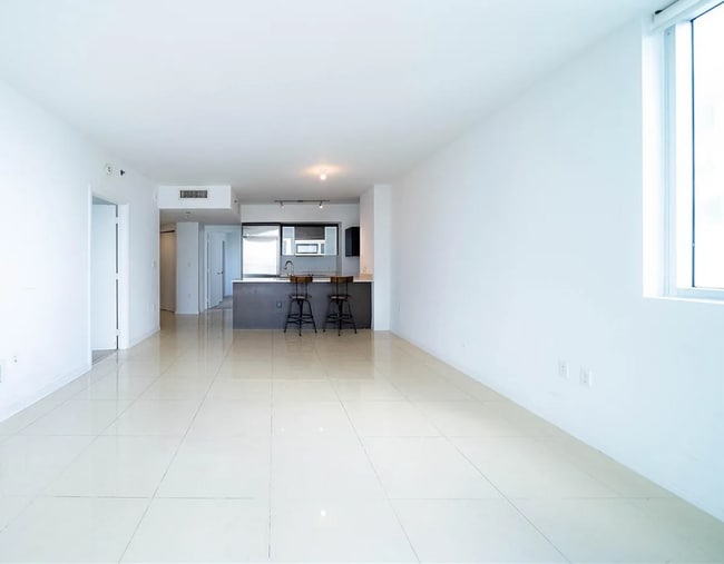 Photo - 55 SE 6th St Unidad 4010