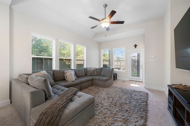 Photo - 28750 Shoalhaven Ct
