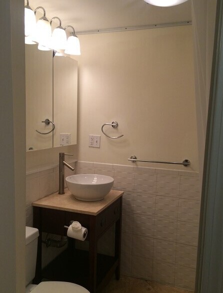 Photo - 702 Massachusetts Ave