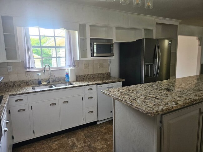Photo - Madisonvile 37354 - 3 bedroom 2 bath - call Karen Robertson  865-454-7626