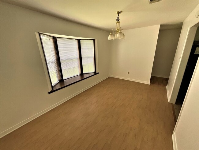 Photo - 1692 Stacy St