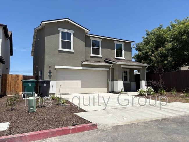 Photo - 1900 N Oaks St