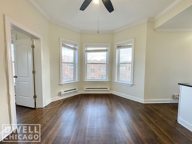 Photo - 923 W Waveland Ave Apartments Unit 3B