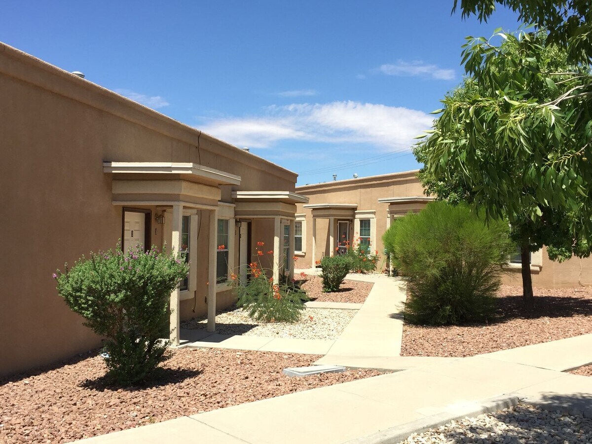 Photo - Crossroads Valley Apartments