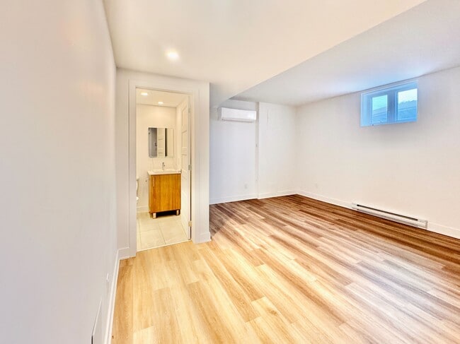 Building Photo - 2693 Bd Pie-IX