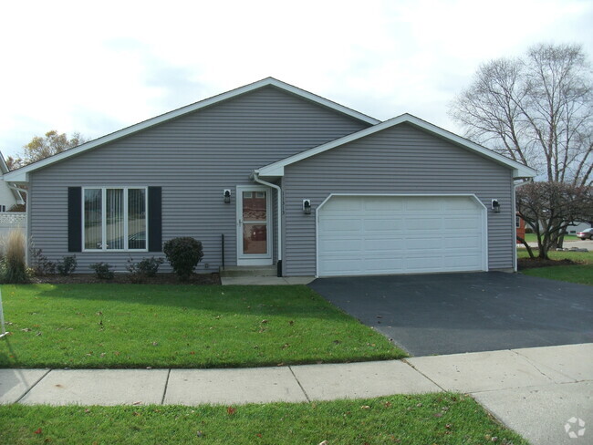 Building Photo - 11313 Douglas Ave Rental