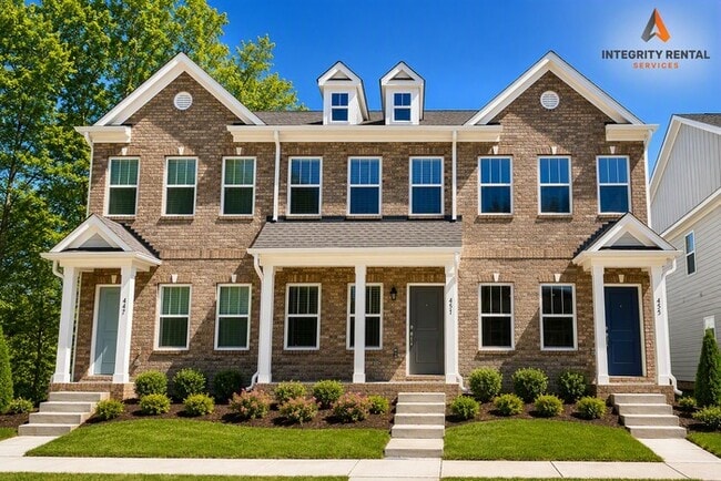 Building Photo - 3 Bedroom Townhome Main Street Pineville - MOVE IN SPECIAL