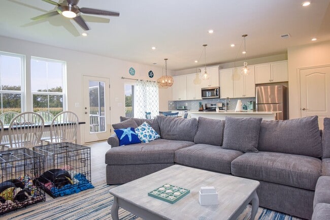 Photo - For rent - Furnished, Resort-Style Living ...
