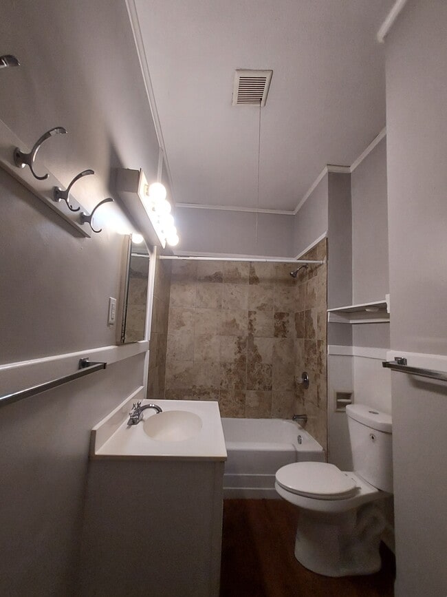 Photo - 292 Hudson Ave Unit B