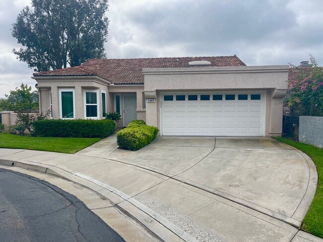 Building Photo - Rent the lifestyle Lake San Marcos is known for