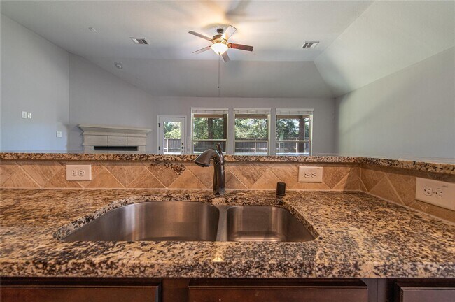 Photo - 7 Whispering Thicket Pl