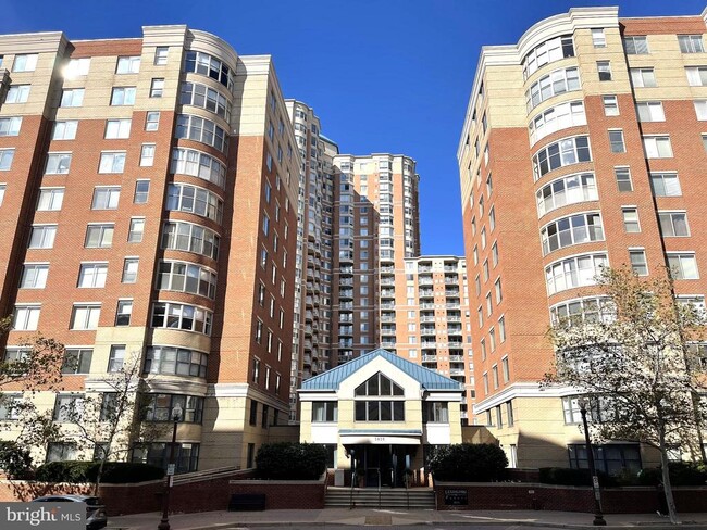 Building Photo - 3835 9th St N Unit 506E