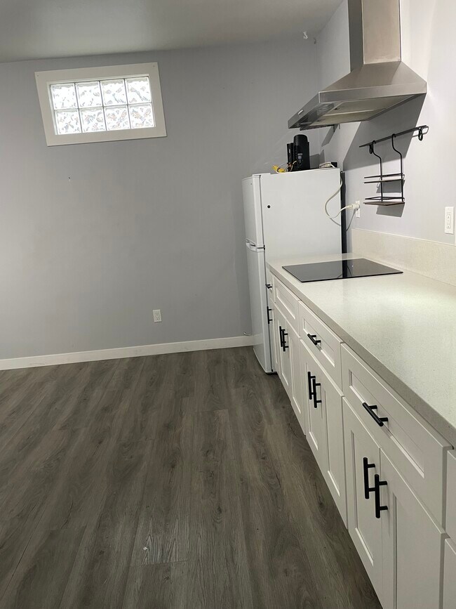 Studio - 6425 Haas Ave