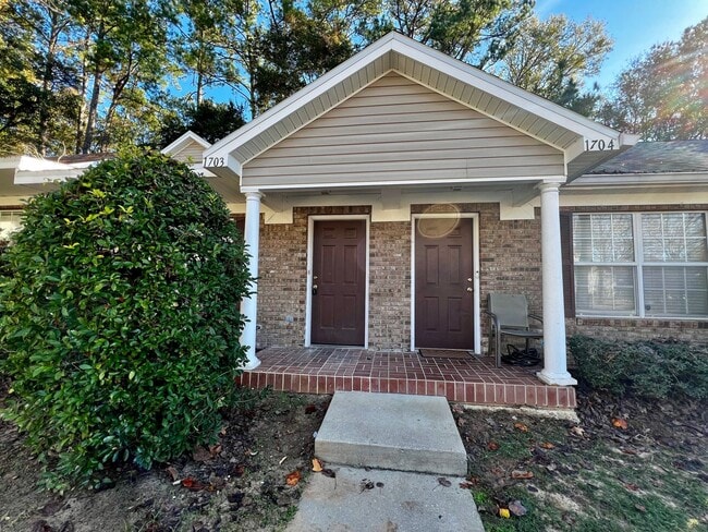 Building Photo - 2738 W Tharpe St Unit 2738 W Tharpe St. Rental