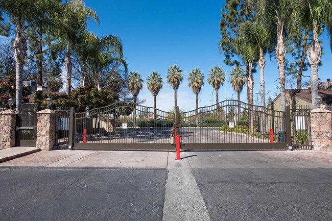 Photo - 5140 E Kings Canyon Rd
