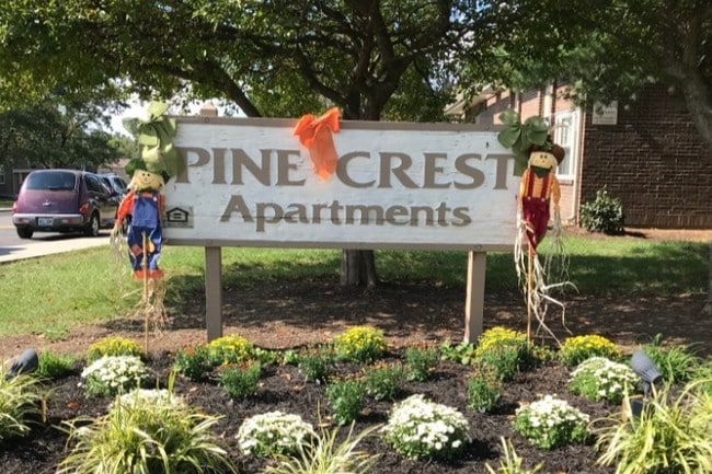 Pine Crest Apartments - Pine Crest Apartments