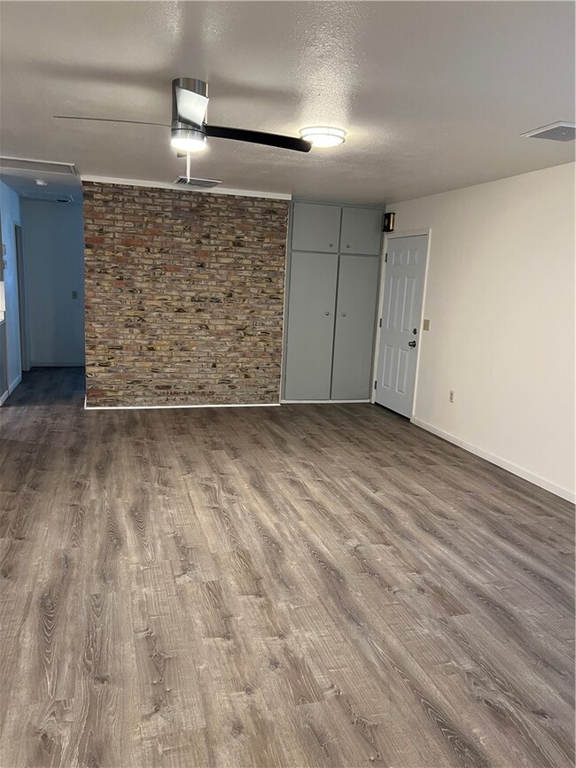 Photo - 2040 Swan Cove N