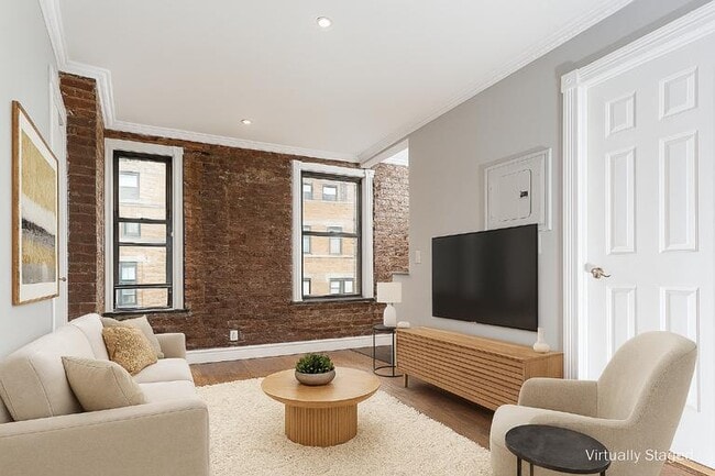 Building Photo - 416 E 13th St Rental
