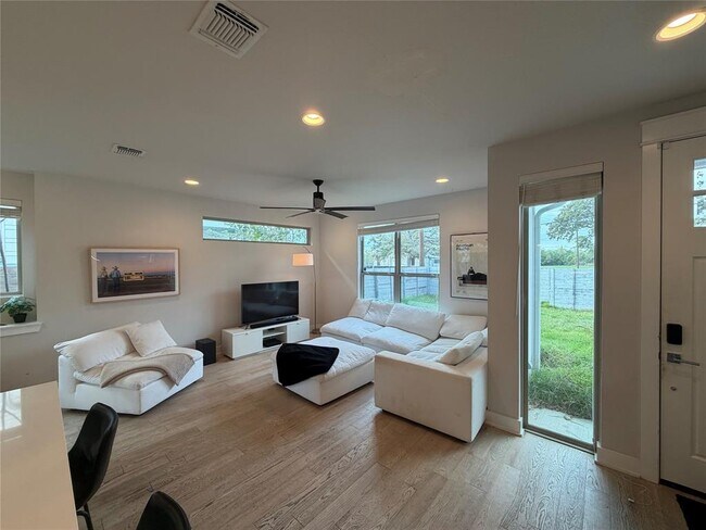 Photo - 1159 Webberville Rd