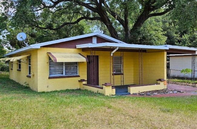 Photo - 3 Bedroom, 1 Bath House for rent in Lakeland *Move-In Special*