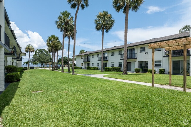 Community Greenspace - Bayside 76