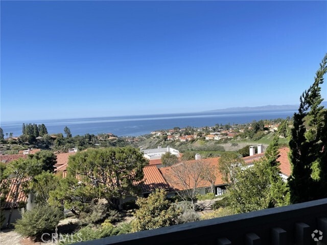 Building Photo - 6542 Ocean Crest Dr Unit C104 Rental