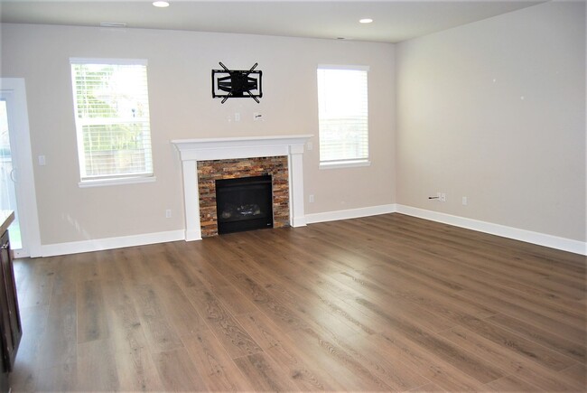 Photo - 4 Bedroom 2.5 Bath Home Sherwood OR