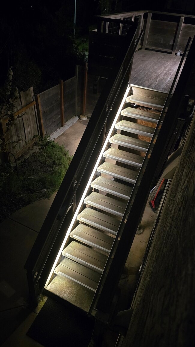 Building Photo - 5913 Amend Rd Unit Studio