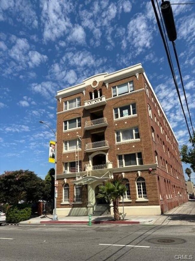 Building Photo - Charming Studio with Vintage Appeal Rental
