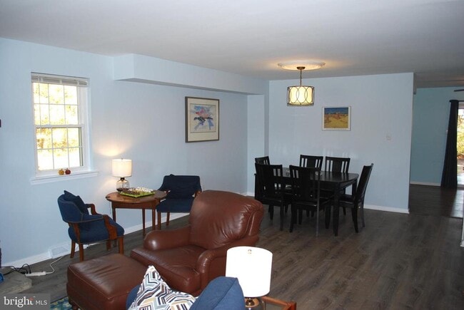 Photo - 290 Lawndale Ave