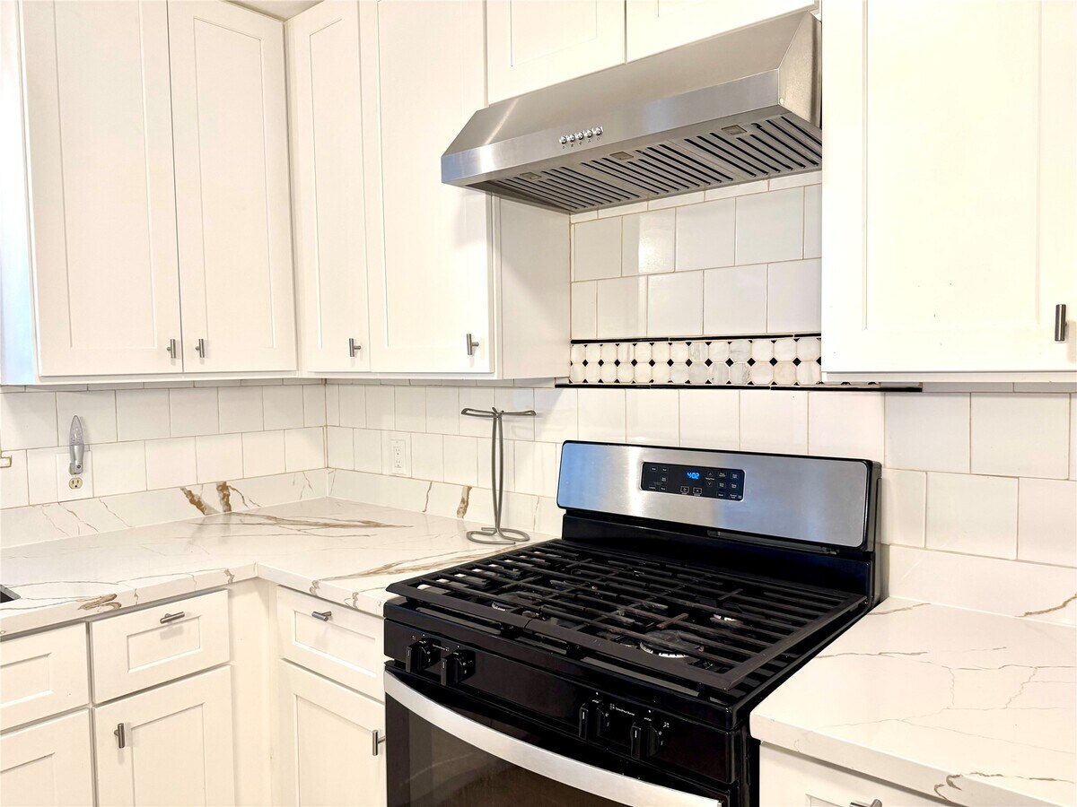 Photo - 4128 Bissonnet St