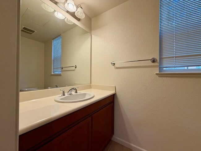Photo - 2100 Beech Cir