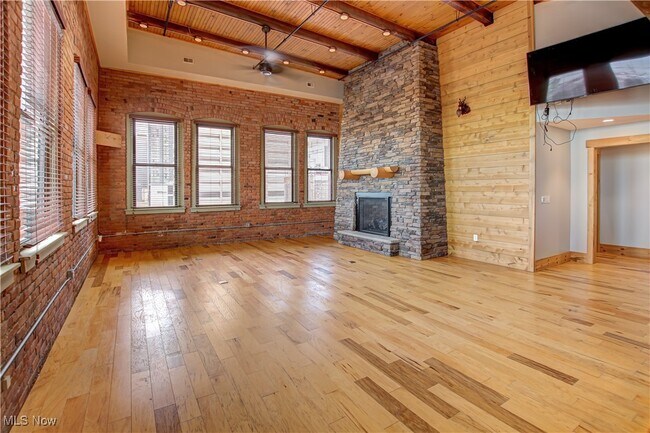 Photo - 425 W Lakeside Ave Unit 601