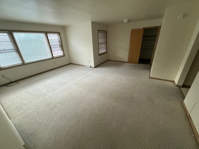 2545 Kenilworth Rd