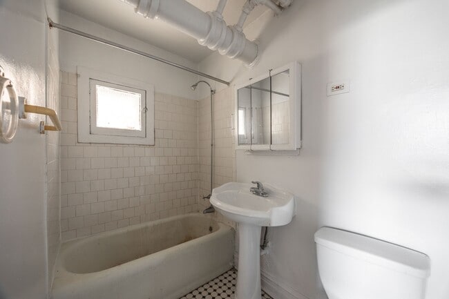 Photo - 2415 W Sunnyside Ave Unit G