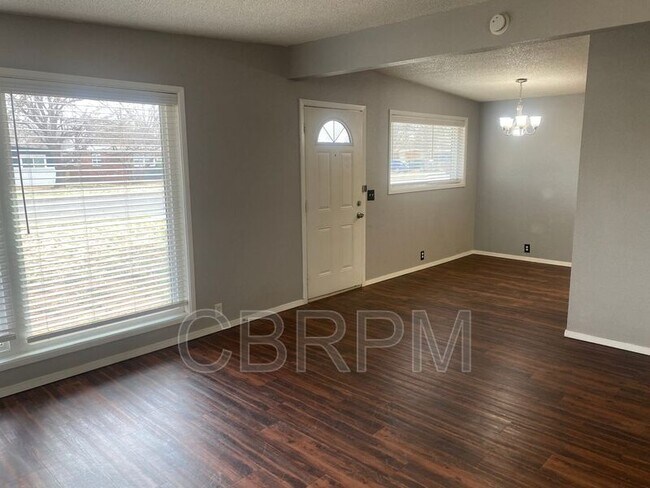 Photo - 2704 68th St