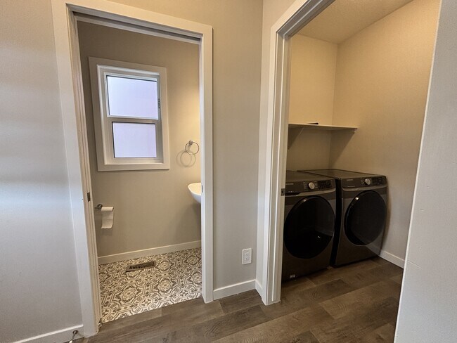 Photo - 380 Lawthorn Wy SE