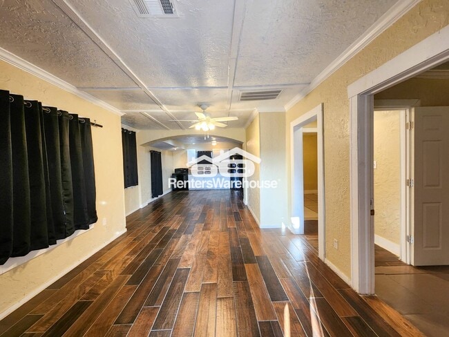 Building Photo - 2222 Hogg St