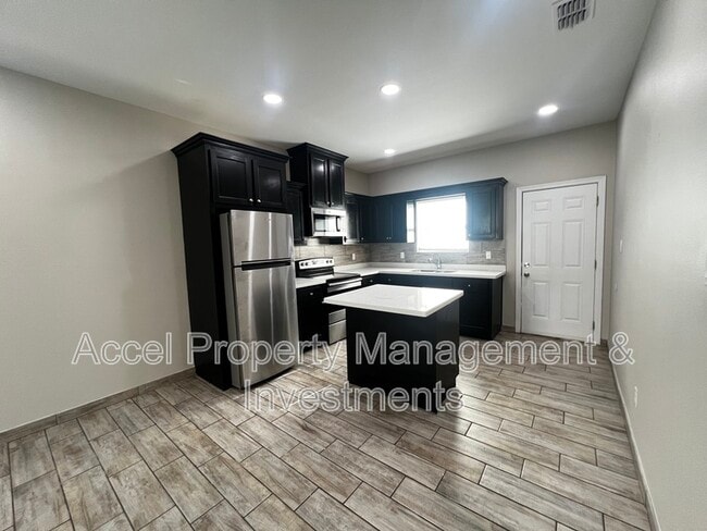 Photo - 1327 W Garfield Ave Unit 3
