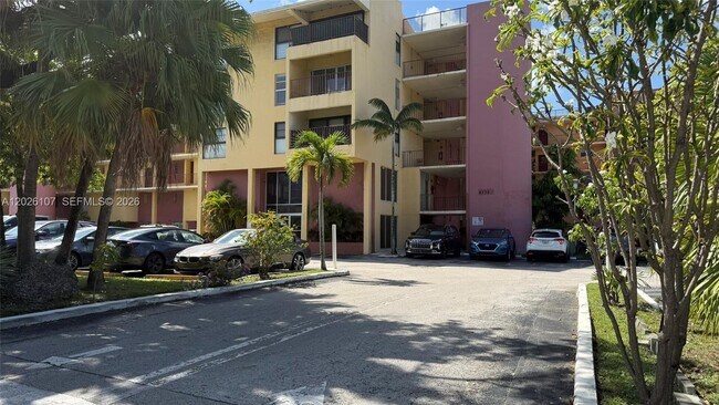 Building Photo - 8775 Park Blvd Unit 104